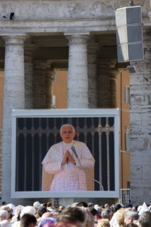 ITALY, Lazio, Rome, Vatican City Pilgrims in St Peter's Square for the wednesday Papal Audience in