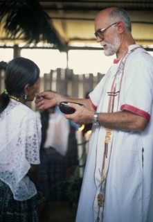 GUATEMALA, Alta Verapaz, Religion, Padre Tiziano an Italian Roman Catholic missionary giving