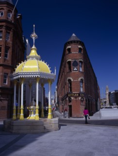 IRELAND, North, Belfast, Victoria Square.  Jaffe Fountain and brick exterior facade of Bittles Bar