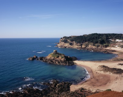 UNITED KINGDOM, Channel Islands, Jersey, St. Brelade. Portelet Bay with Isle au Guerdain a tower