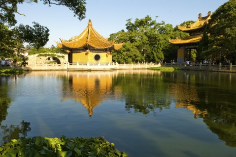 CHINA,  Zhejiang , Putuoshan, Pagoda and tank in front of the Puji Temple