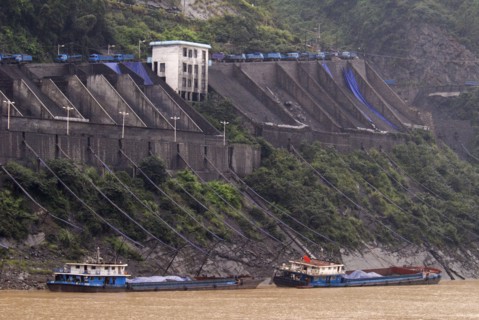 CHINA, Hubei , Sandouping, Industrial complex in the Wu Gorge. Line of trucks bring coal from the