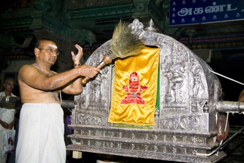 INDIA, Tamil Nadu, Madurai, "Evening procession carrying Shiva to bedroom of Meenakshi, Meenakshi