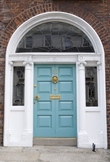 20093561 IRELAND Dublin Dublin Georgian doorway near Merrion Square with light blue door