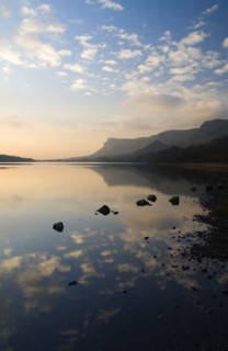 20093580 IRELAND Leitrim Glencar Lake Glencar Lake in Leitrim with Sligos Ben Bulben Mountain behind