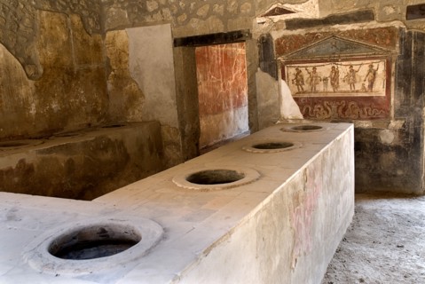 20093686 ITALY Campania Pompeii The Thermopolium with it s L- shaped counter