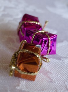 FESTIVALS, Religious, Christmas, Minature wrapped Christmas presents used as festive dinner table