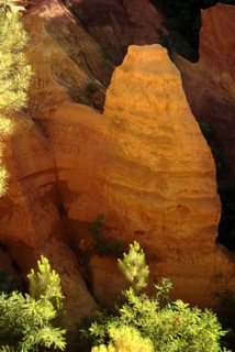 FRANCE, Provence Cote d’Azur, Le Sentier des Ocres (The Ochre Footpath) , Evening light on rock