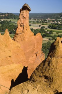 FRANCE, Provence Cote d’Azur, Vaucluse, Cheminee de Fee or Fairy Chimneys.  Eroded ochre rock peaks
