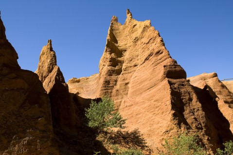 FRANCE, Provence Cote d’Azur, Vaucluse, Colorado Provencal.  Cheminee de Fee or Fairy Chimneys.
