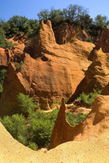 FRANCE, Provence Cote d’Azur, Vaucluse, Colorado Provencal.  Cheminee de Fee or Fairy Chimneys.