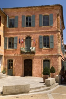 FRANCE, Provence Cote d’Azur, Vaucluse, Roussillon.  Exterior facade of building with typical ochre