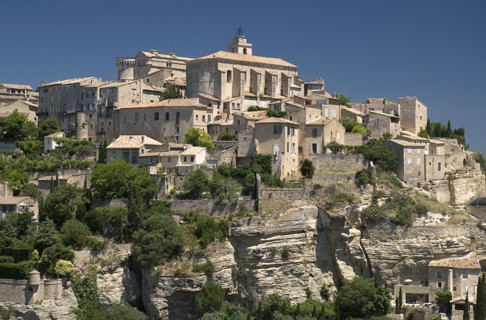 FRANCE, Provence Cote d’Azur, Vaucluse, Gordes.  Village situated on hilltop with sixteenth century