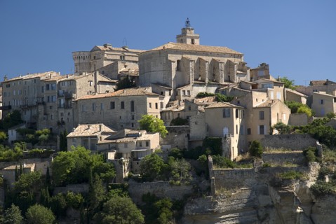 FRANCE, Provence Cote d’Azur, Vaucluse, Gordes.  Hilltop village with sixteenth century chateau and