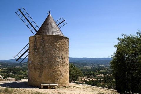 FRANCE, Provence Cote d’Azur, Vaucluse, St-Saturnin-les Apt.  Seventeenth Century windmill in the