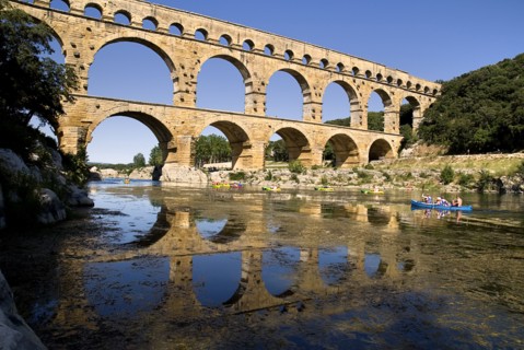 FRANCE, Provence Cote d’Azur, Gard, Pont du Gard.  View from west side of the Roman aqueduct in