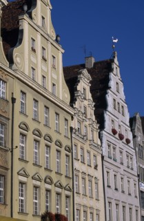 POLAND, Wroclaw, Stare Miasto.  Angled view of pastel coloured building facades in the Old Town
