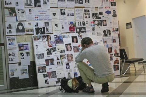 THAILAND, Phang Nga District, Phuket, "Tsunami. A french tourist grieves while looking at pictures