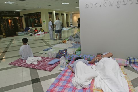 THAILAND, Phang Nga District, Phuket, "Tsunami carnage the day after. Foreign tourists in the