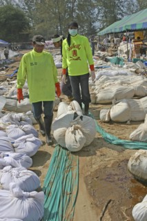 THAILAND, Phang Nga District, Khao Lak Beach, "Thai volunteers sought the bodies out so they can be