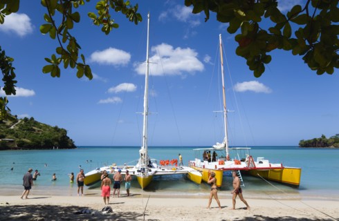 WEST INDIES, Grenada, St George, Tourists from cruise ships on BBC Beach in Morne Rouge Bay in the
