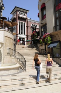 USA, California, Los Angeles, "Rodeo Drive. Spanish steps, Two Rodeo shopping alley"