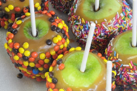 USA, California, Los Angeles, "Dipped apples, Farmers Market"