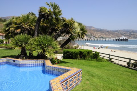 USA, California, Los Angeles, "Garden & pool with view onto Surfrider Beach, Adamson House, Malibu"