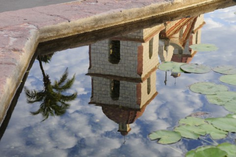 USA, California, Santa Barbara, "Pool reflection, Mission Santa Barbara"