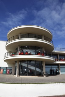 ENGLAND, East Sussex, Bexhill on Sea, De La Warr pavilion. Art Deco style building housing art