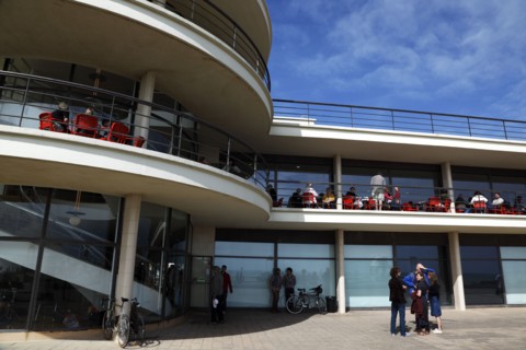ENGLAND, East Sussex, Bexhill on Sea, De La Warr pavilion. Art Deco style building housing art