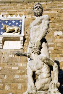 ITALY, Tuscany, Florence, The 1533 statue of Hercules and Cacus by Bandinelli seen through the legs