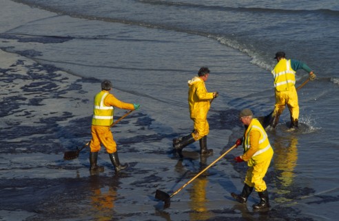 Wales, Pembrokeshire, Tenby, Workers clearing oil in Tenby Harbour from the Sea Empress spill.