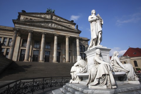 Germany, Berlin, Gendermenmarkt, Schiller Monument with the concert hall in the background to the