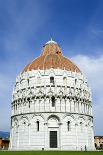 ITALY, Tuscany, Pisa, The Campo dei Miracoli or Field of Miracles.The Baptsitry with tourists on