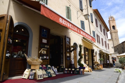 ITALY, Tuscany, Montalcino, Val D'Orcia Brunello di Montalcino Enoteca or wine shop with dispaly of