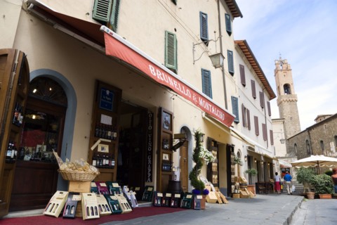 ITALY, Tuscany, Montalcino, Val D'Orcia Brunello di Montalcino Enoteca or wine shop with dispaly of