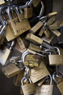 ITALY, Tuscany, Florence, Bunches of locked padlocks used by stallholders in the Vasari Corridor