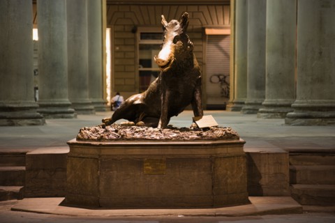 ITALY, Tuscany, Florence, The 17th century bronze fountain called Il Porcellino in the Mercato