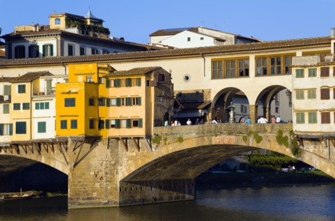ITALY, Tuscany, Florence, Ponte Vecchio medieval bridge across River Arno with sightseeing tourists