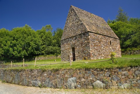 IRELAND, County Wexford, Irish National Heritage Park, Reconstruction of a typical monastic oratory