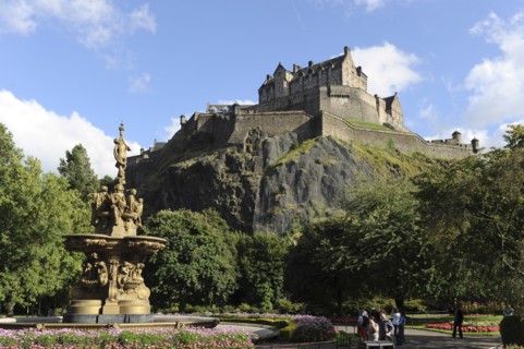 Edinburgh, Lothian, Scotland. Castle with the Ross fountain in the foreground. Scotland Scottish
