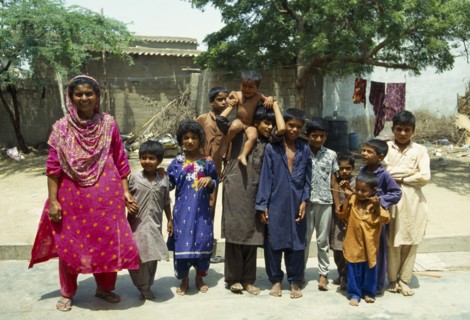 Brahmin Hyden, Sindh Province, Pakistan. Extended family woman with her children neices and nephews