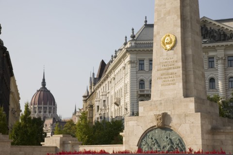 Budapest, Pest County, Hungary. WWII memorial with Hungarian Parliament Building behind. Hungary