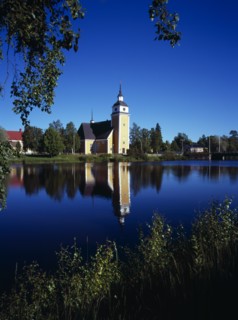 Finland, Vaasanlaani, Nykarle, Village church beside the River Lapuanjoki.  Cream and white painted