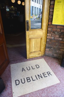 Ireland, County Dublin, Dublin City, Entrance door to the Auld Dubliner pub in Temple Bar with the