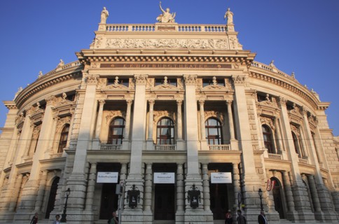 Hofburg Theatre. Photo : Bennett Dean