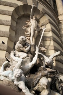 Statue at the Hofburg Palace. Photo : Bennett Dean