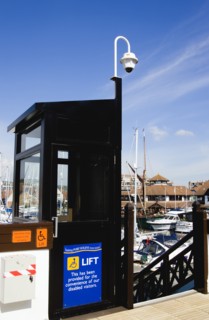 Port Solent lift for handicapped people to access the upper level restaurants. Photo : Paul Seheult