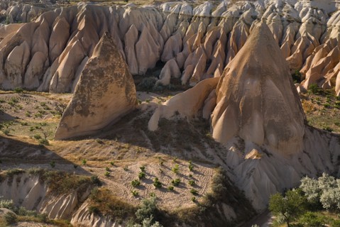 The Rose Valley. Ochre and white volcanic tufa landscape of peaks and pinnacles. Photo : Hugh
